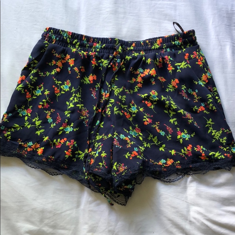 Floral blue shorts with lace